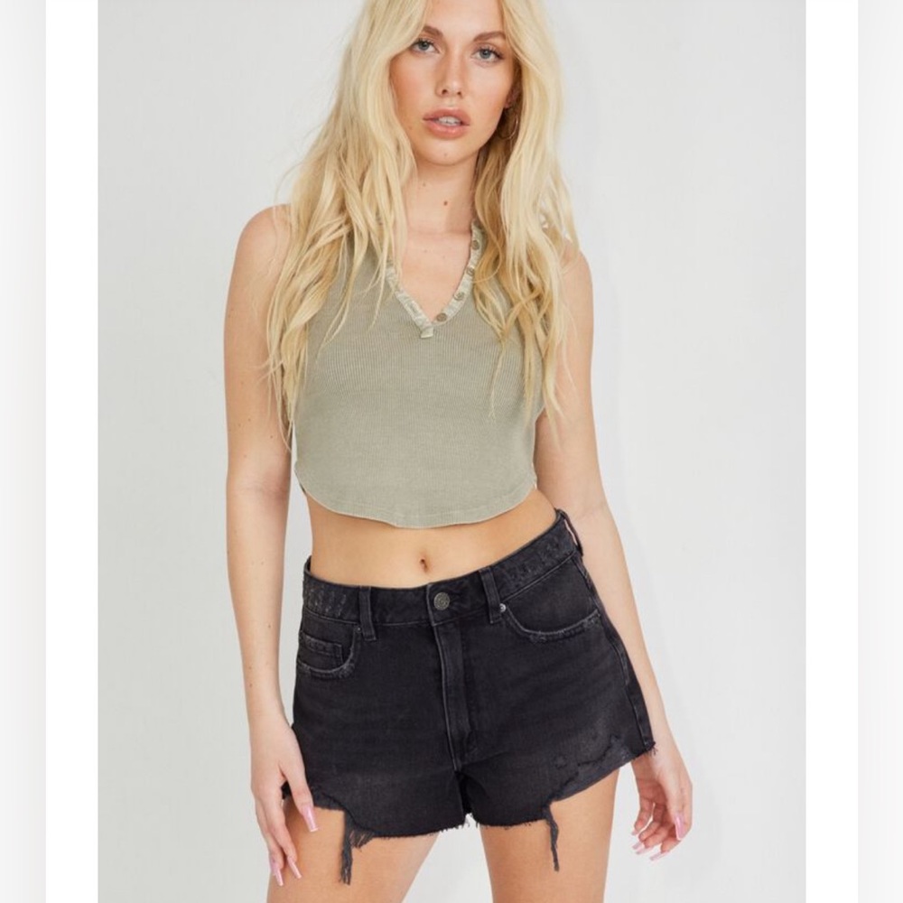 Garage Distressed Festival Short in Black